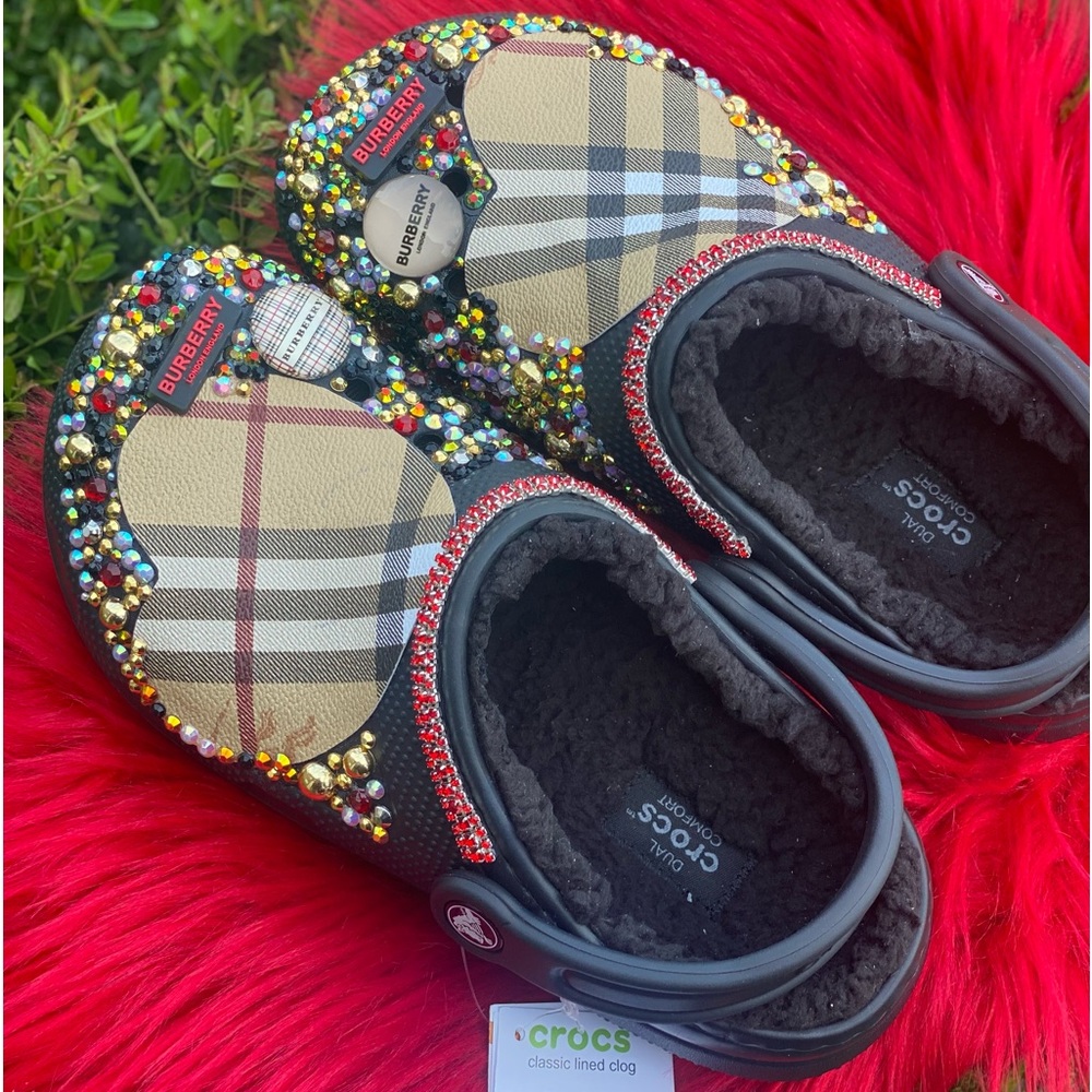 Custom crocs 🔥🔥